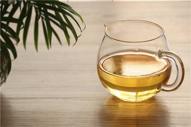 你有烈酒和故事，我却独爱一盏清茶！