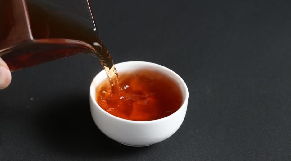 喝茶口干舌燥是啥原因