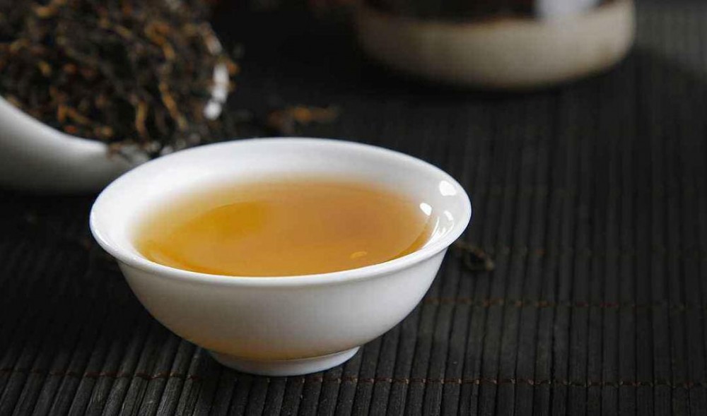 金骏眉茶叶泡脚的功效与作用及禁忌