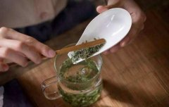 隔夜茶敷眼睛的好处，用茶叶敷眼睛有什么作用