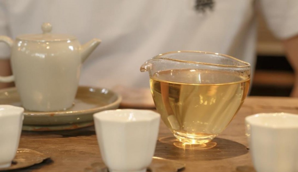 如何选择白茶，散茶好还是紧压茶好